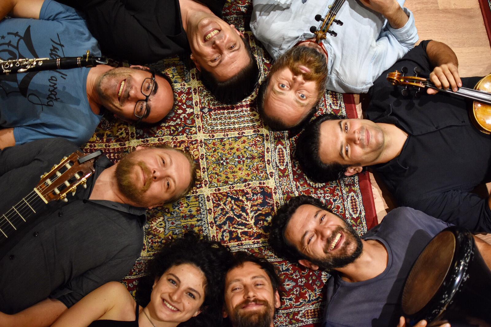 Inno all’Europa senza frontiere con la Barcellona Gipsy balKan Orchestra